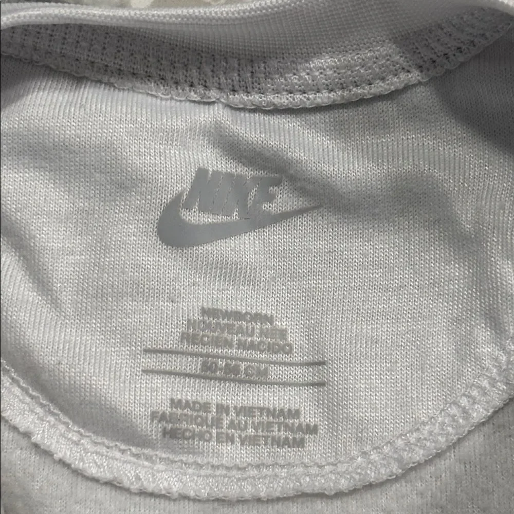Nike Baby Newborn One Piece Soft Fleece Footie Sleeper in Gray White Green Ombre